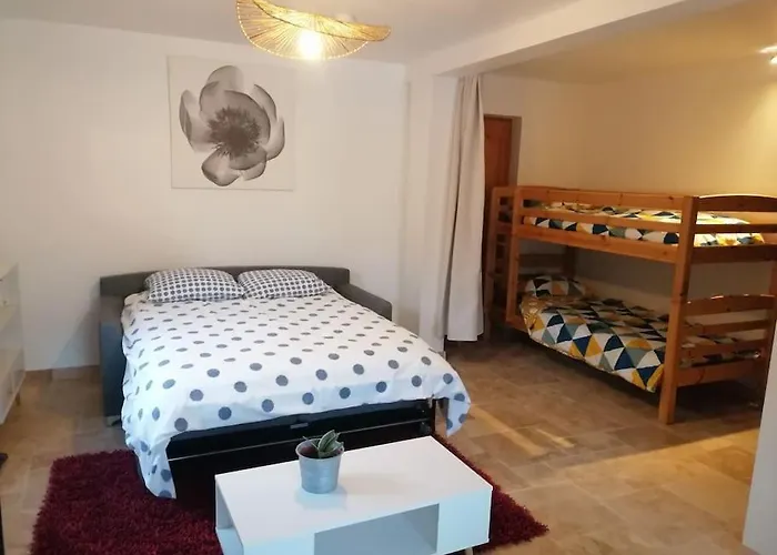 Joli Studio Calme Et Moderne