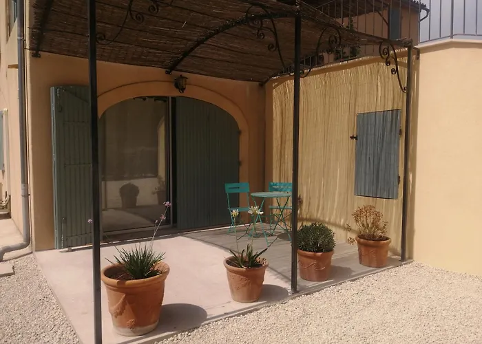 Joli Studio Calme Et Moderne